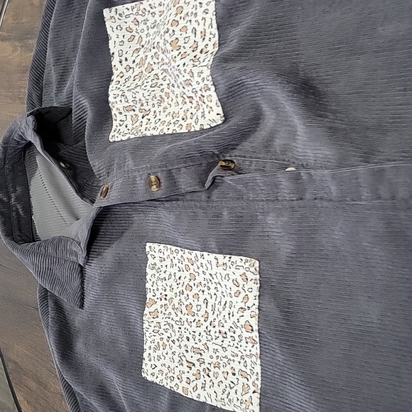 NWOT SHEIN Size Medium Black and Cream Button Down Shirt - Picture 4 of 6